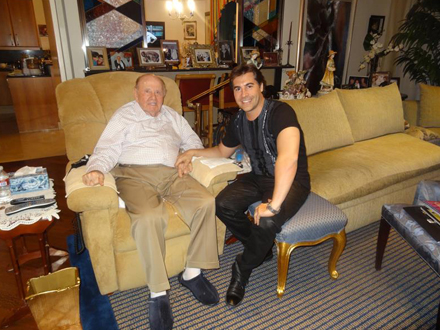 junto a Tihany en su departamento